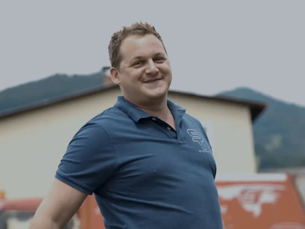 Mitarbeiter von StrangeTec im Freien